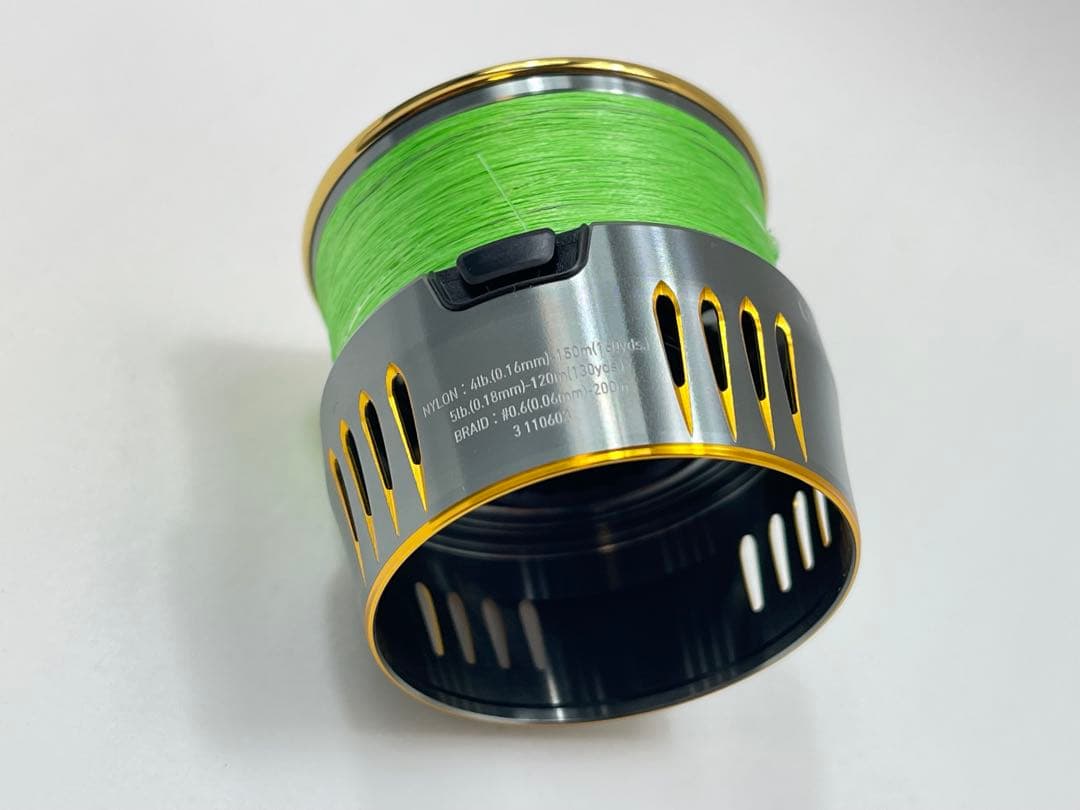 極美品 ダイワ23エアリティLT2500S-XH スプール 高比重PEライン付き