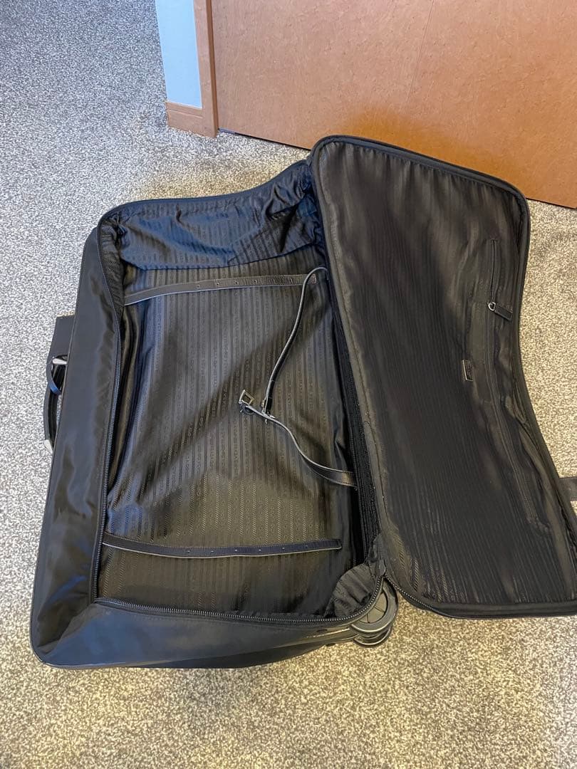 プラダ　スーツケース　PRADA