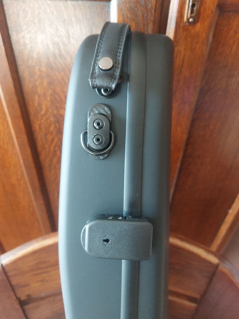 バイオリンケース　軽量カーボン