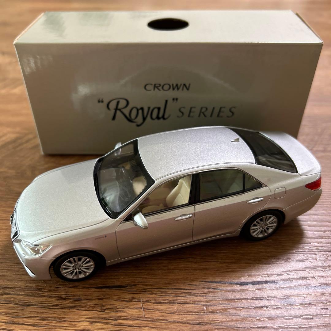 美品　非売品トヨタ クラウンミニカー 1F7 シルバーメタリック