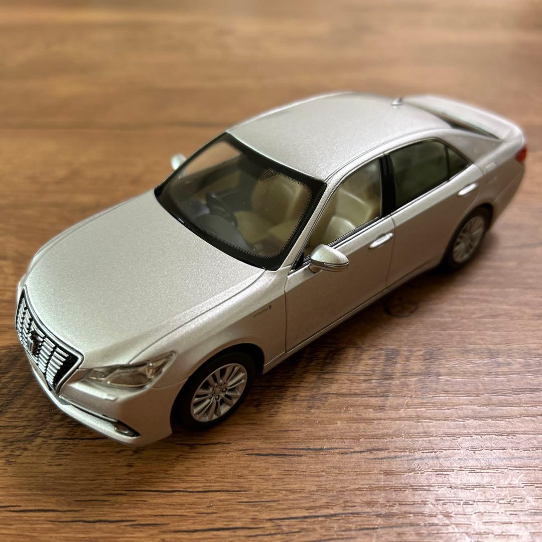 美品　非売品トヨタ クラウンミニカー 1F7 シルバーメタリック