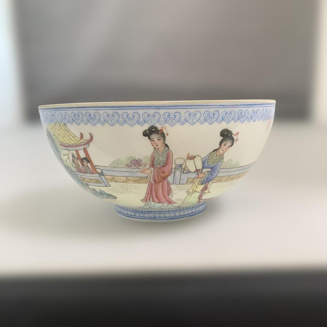 【箱付き】青白磁の女性人物画　中椀