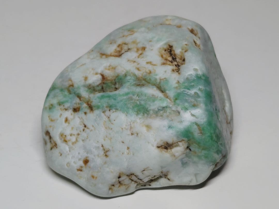 鮮緑 200g 翡翠 ヒスイ 原石 鑑賞石 自然石 誕生石 鉱物 鉱石 水石