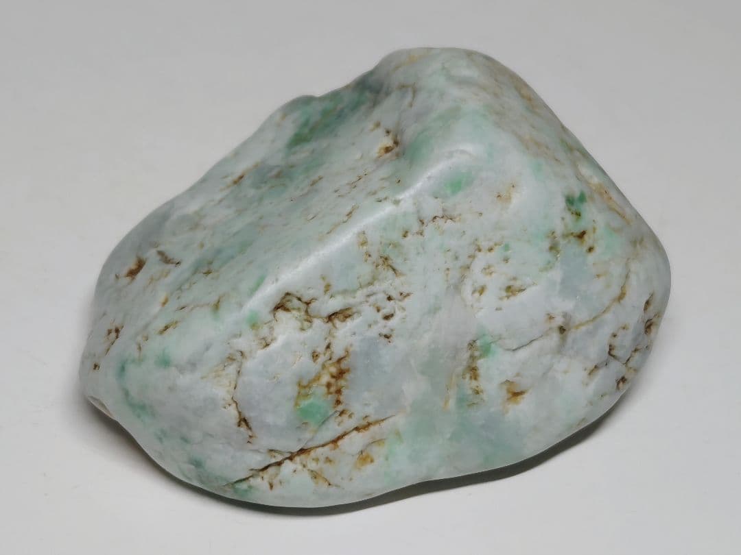 鮮緑 200g 翡翠 ヒスイ 原石 鑑賞石 自然石 誕生石 鉱物 鉱石 水石