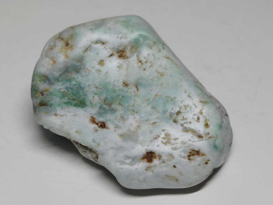 鮮緑 200g 翡翠 ヒスイ 原石 鑑賞石 自然石 誕生石 鉱物 鉱石 水石