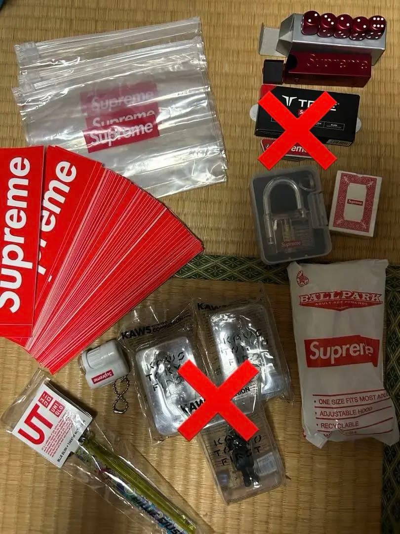 supreme シュプリーム　グッズ　アイテム
