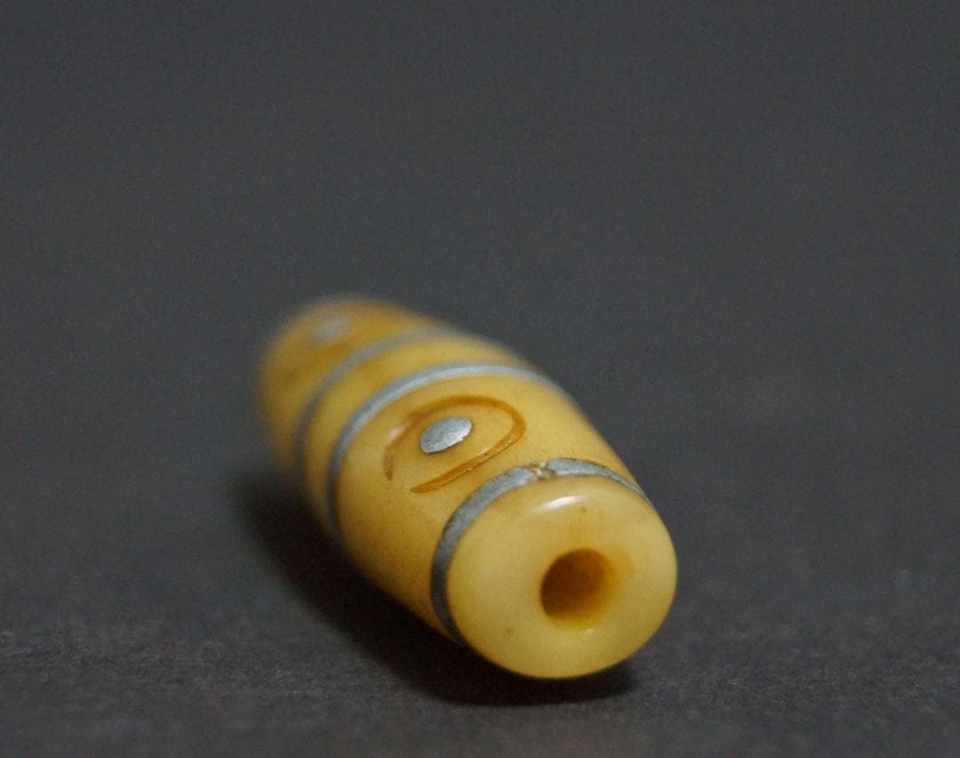 オールドチベット ヤクの骨 銀象嵌 四眼天珠 根付 お守り 緒締玉 提げ物装飾品