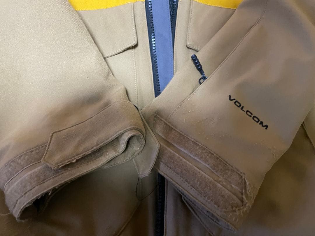 ボルコム　スノーボード上下セットウェアメンズＳ