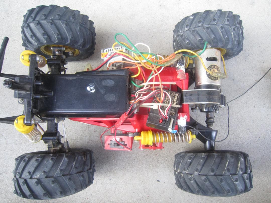 丸くて可愛い　大きな　ラジコンカー　リモコン付き