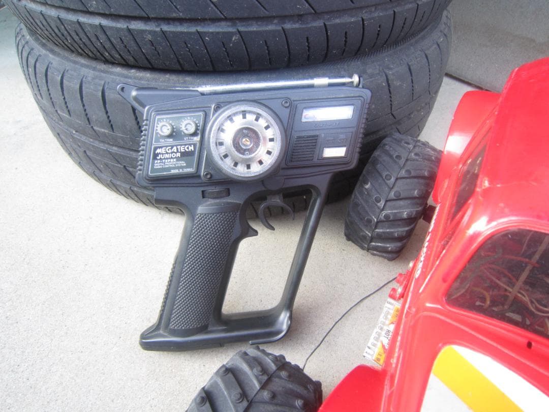 丸くて可愛い　大きな　ラジコンカー　リモコン付き