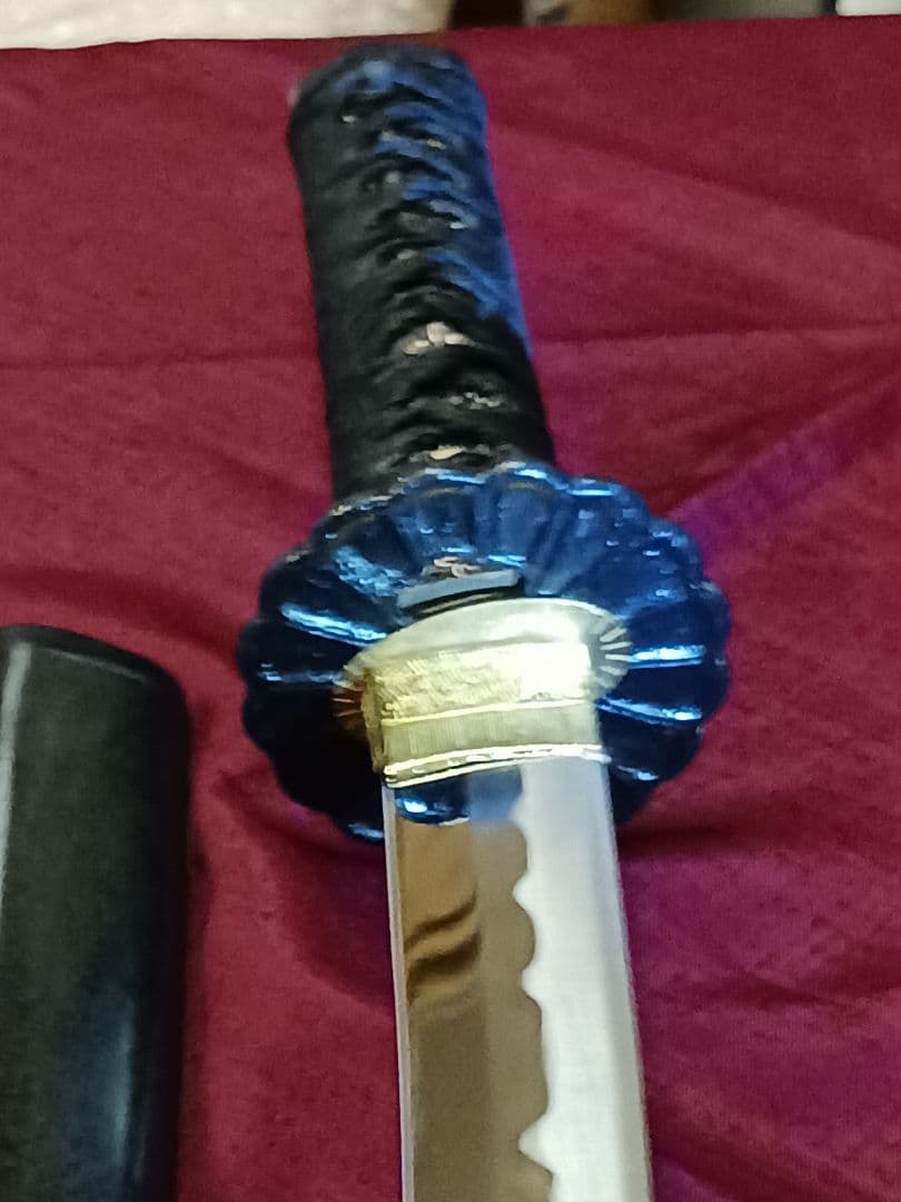 脇差し黒拵え(超薄刃)　化粧小柄付き　鉄鐔(京菊鐔)　刃文.備前伝(互ノ目乱れ)