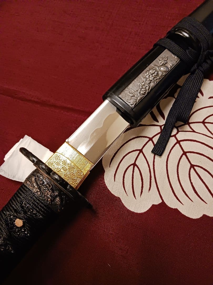 脇差し黒拵え(超薄刃)　化粧小柄付き　鉄鐔(京菊鐔)　刃文.備前伝(互ノ目乱れ)