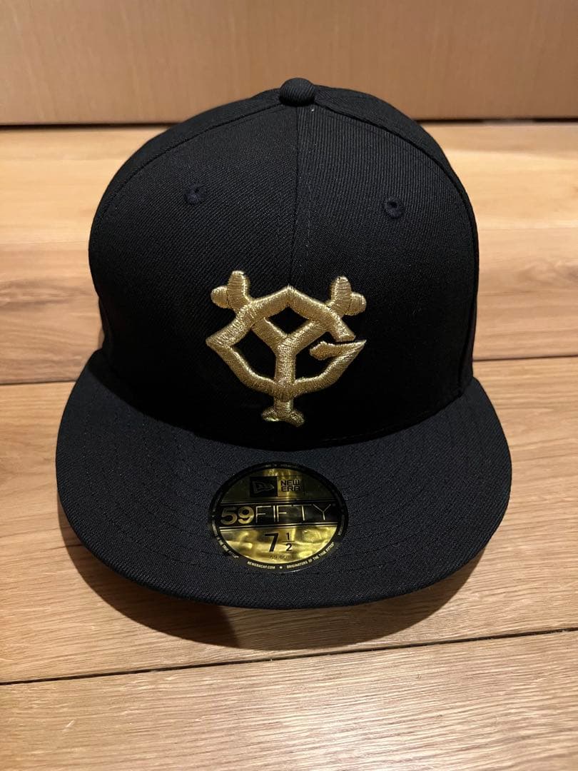 レア【ニューエラ×ジャイアンツ】限定コラボ 100周年記念ロゴ キャップ 黒×金