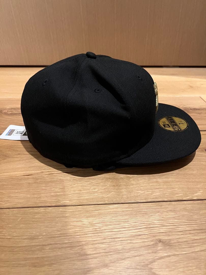 レア【ニューエラ×ジャイアンツ】限定コラボ 100周年記念ロゴ キャップ 黒×金