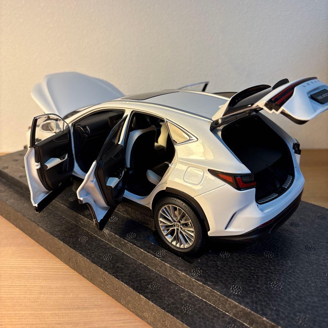 京商　レクサス　NX 450h+ 1/18 ミニカー　ホワイト