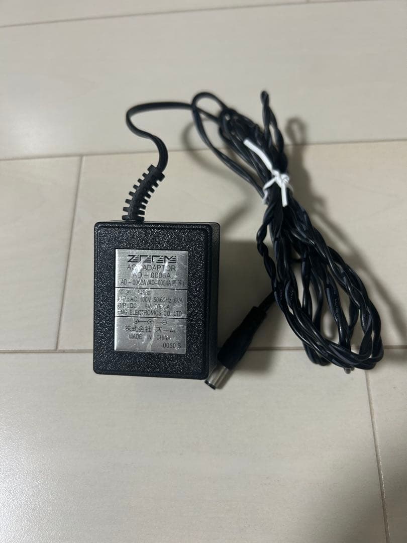 【新品・未使用品】ZOOM B1 FOUR マルチエフェクター　※おまけ付き