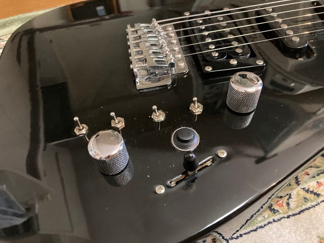 ☆新機能満載　4連スイッチがカッコいい　他に無いMavis ストラトキャスター