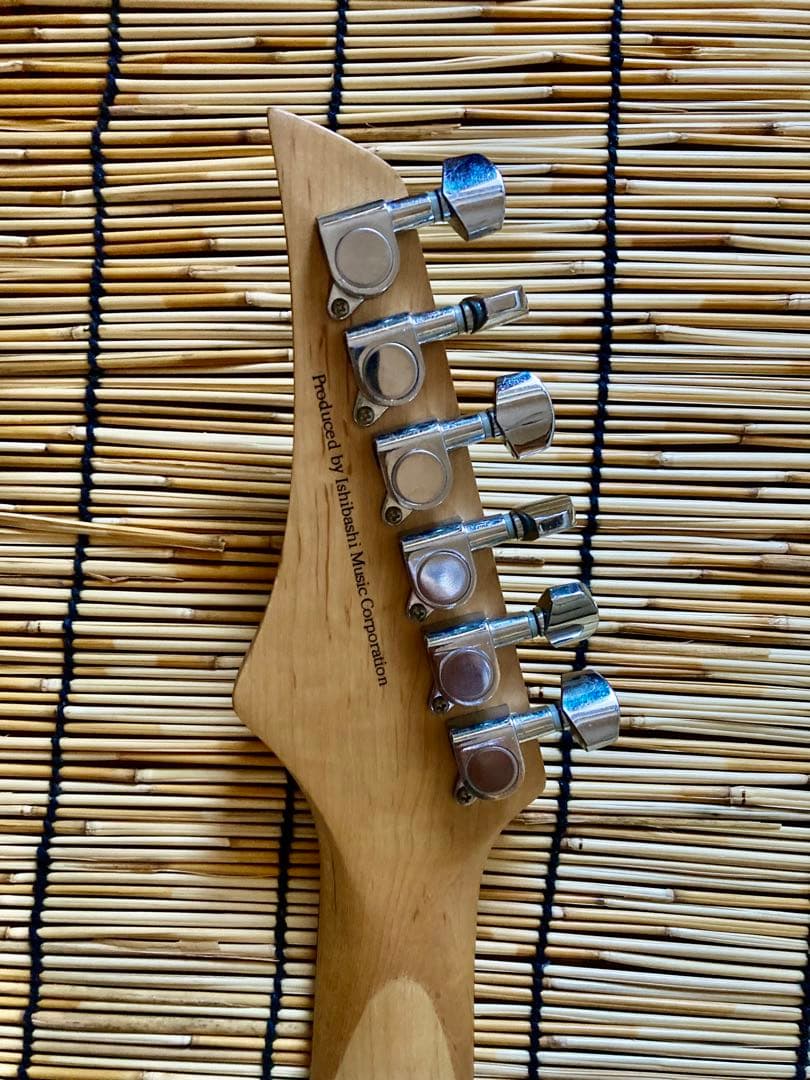 ☆新機能満載　4連スイッチがカッコいい　他に無いMavis ストラトキャスター