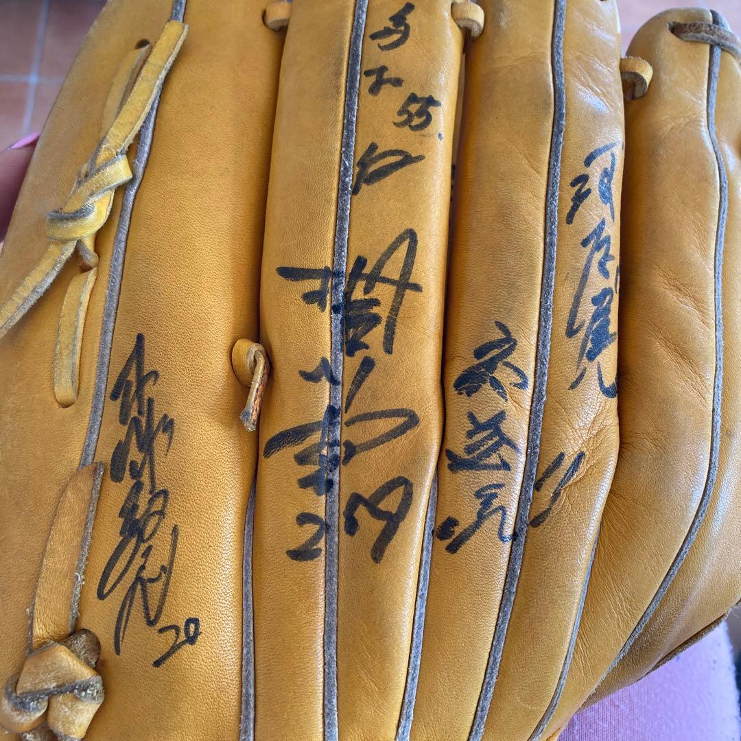 金額未確定　野球グローブ イエロー サイン付き