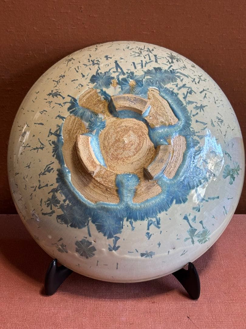 やまちゃん河井寛次郎作青白藁灰釉結晶文八寸三ツ足高台鉢　検水面に降った初雪