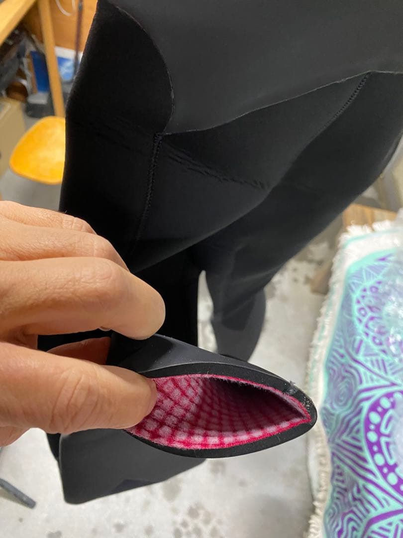 新品セミドライ　ウエットスーツ　ローデッシュビヘイビア