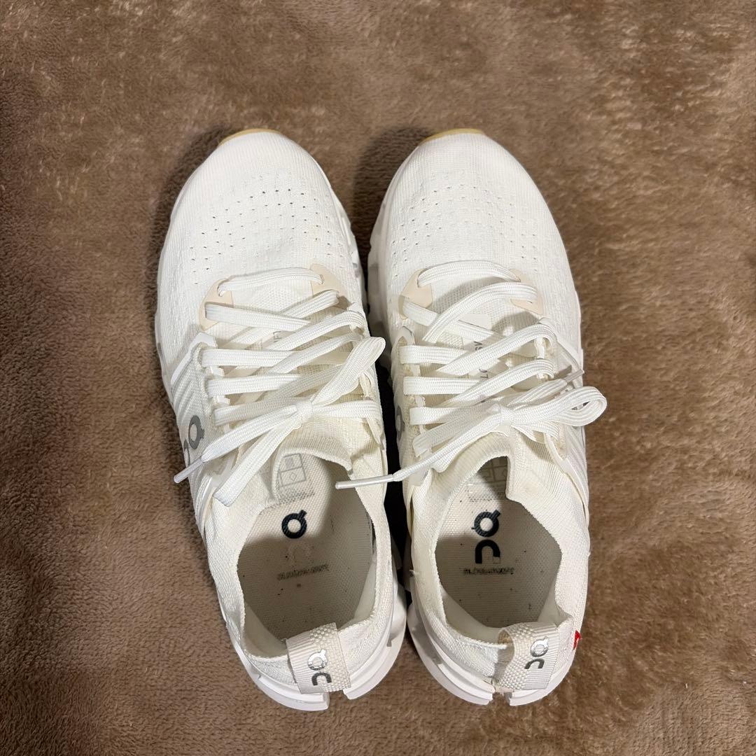 美品　On スニーカー　シューズ 23cm