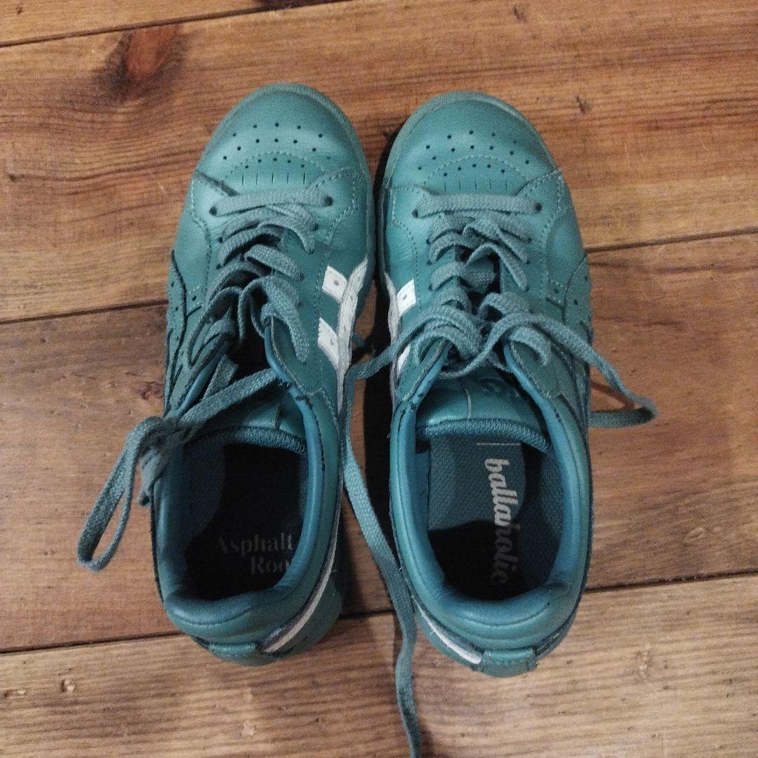 ボーラホリックスニーカー