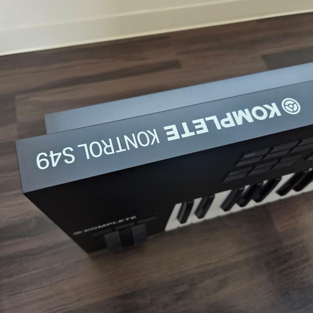 KOMPLETE KONTROL S49 MK2 MIDIキーボード