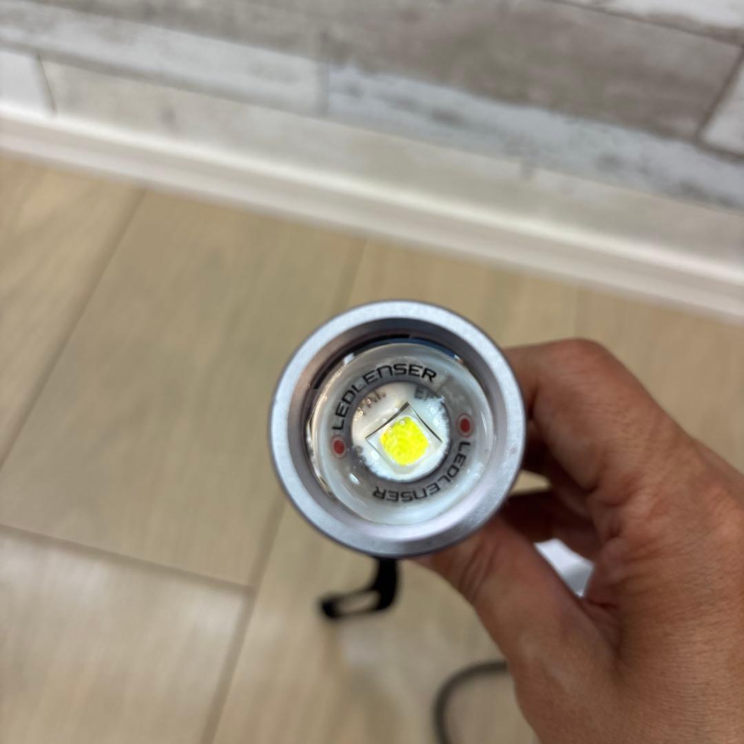 LEDLENSER MT10 懐中電灯