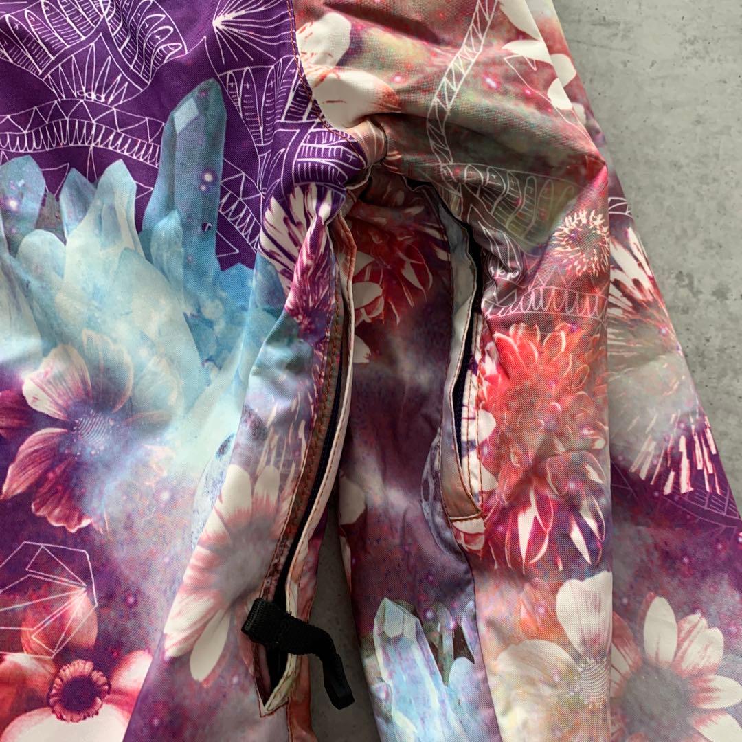 試着のみ✨VOLCOM　スノーボードウェア　ジャケット　花柄Sレディース