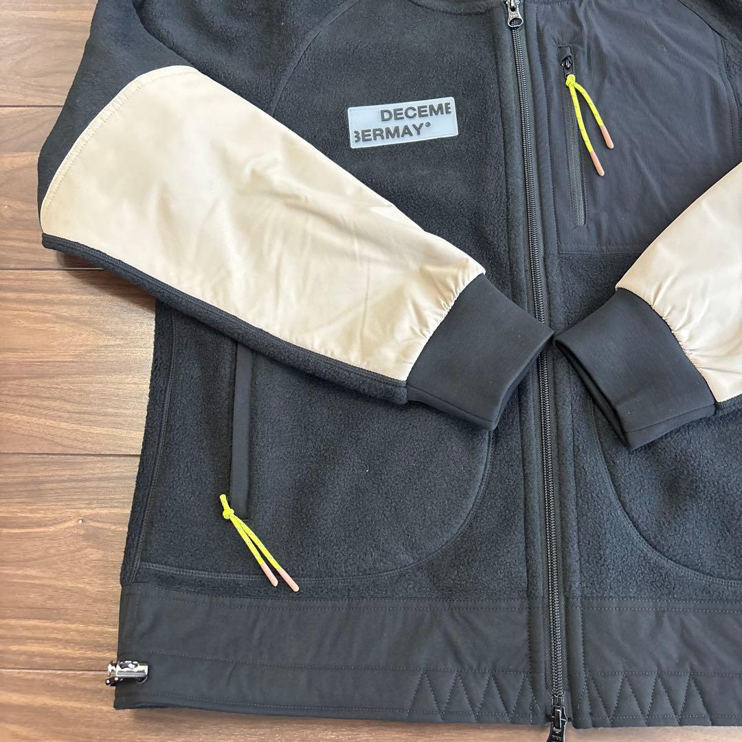 ディセンバーメイ　DECEME BERMAY フード付きパーカー