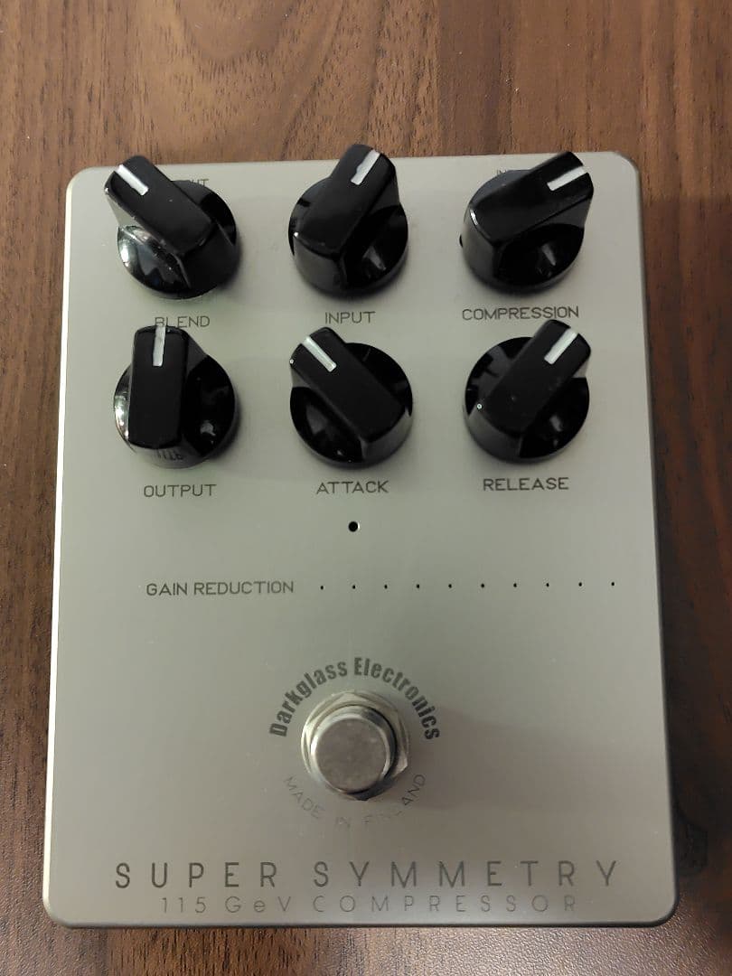 Darkglass Super Symmetry ベースコンプレッサー