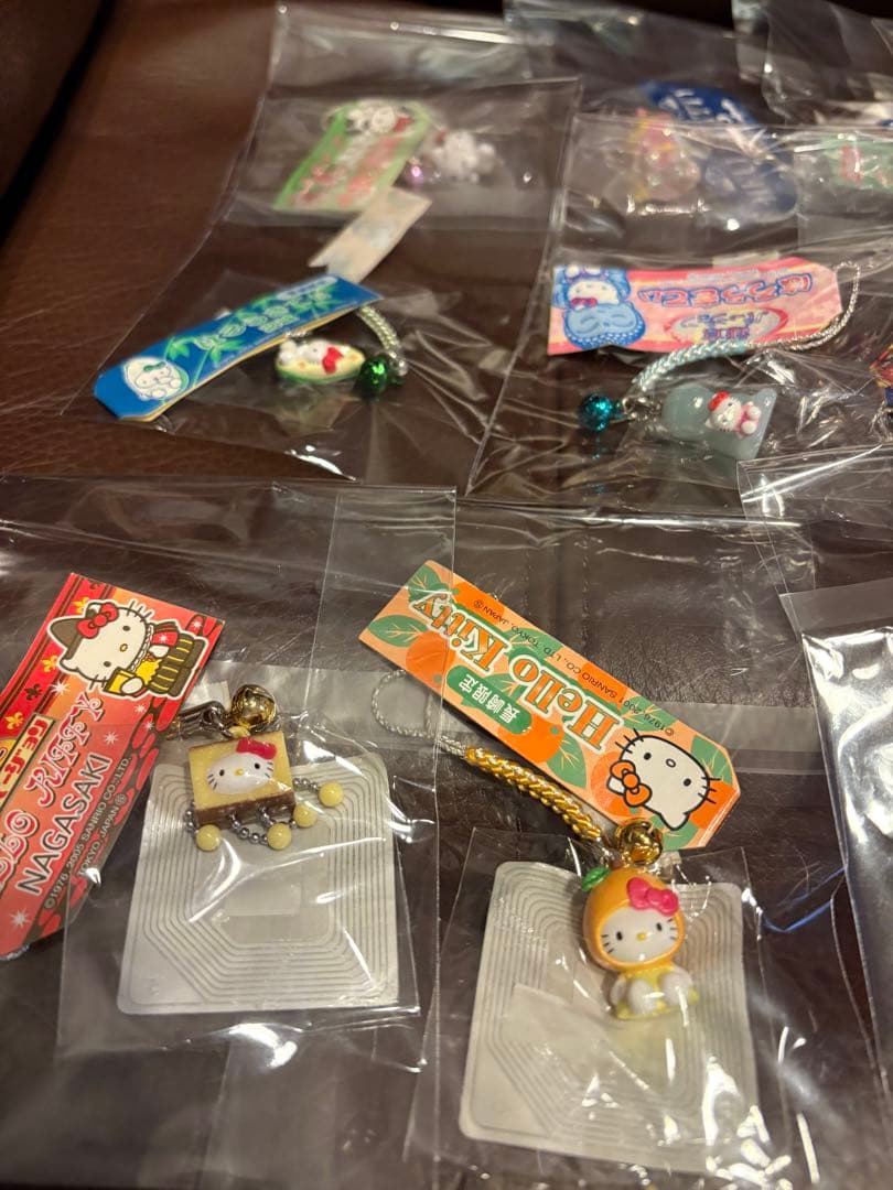 ヒ*マ様 ハローキティ　ご当地　根付け　ストラップ　18個セット　サンリオ　レト