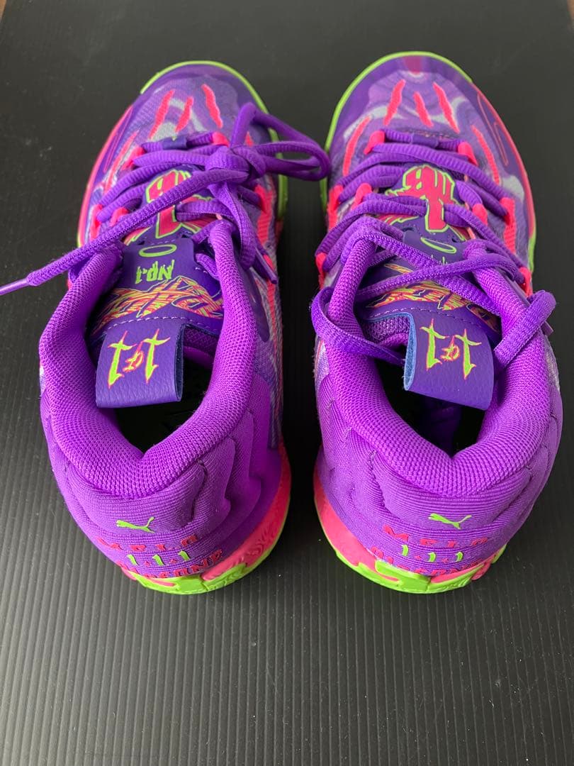 PUMAバスケットボールシューズ パープル/グリーン/ピンク