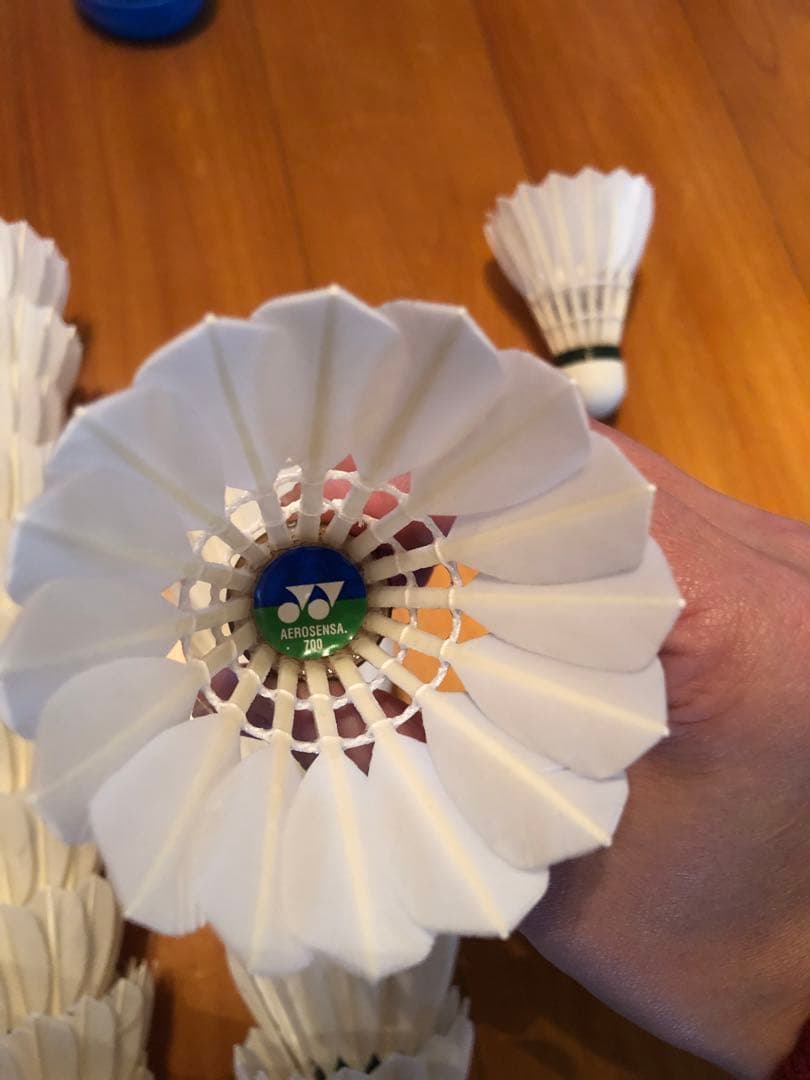 YONEX シャトル　エアロセンサ700とニューオフィシャル