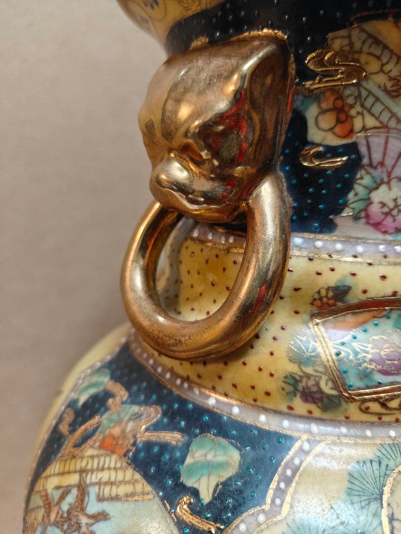 日本の伝統的な絵柄が施された陶器の花瓶非常にまれ