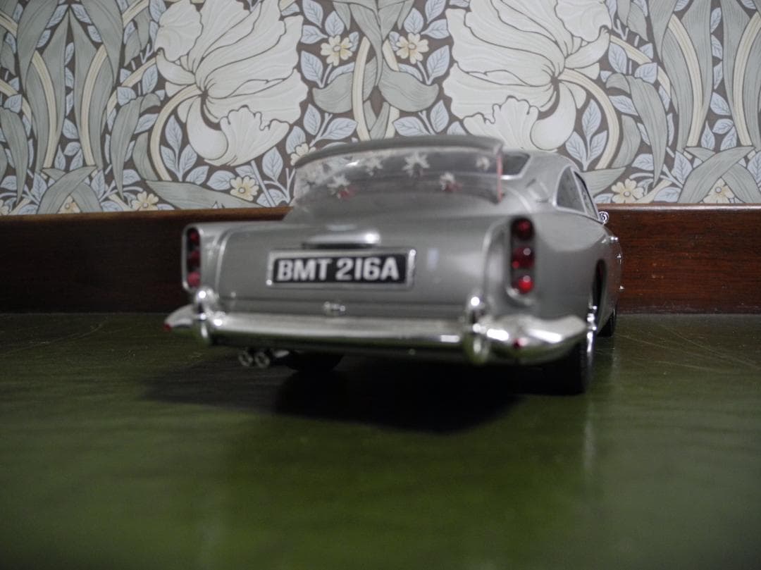 【ギミック満載】アストンマーチン DB5 & V12 Vanquish の２台