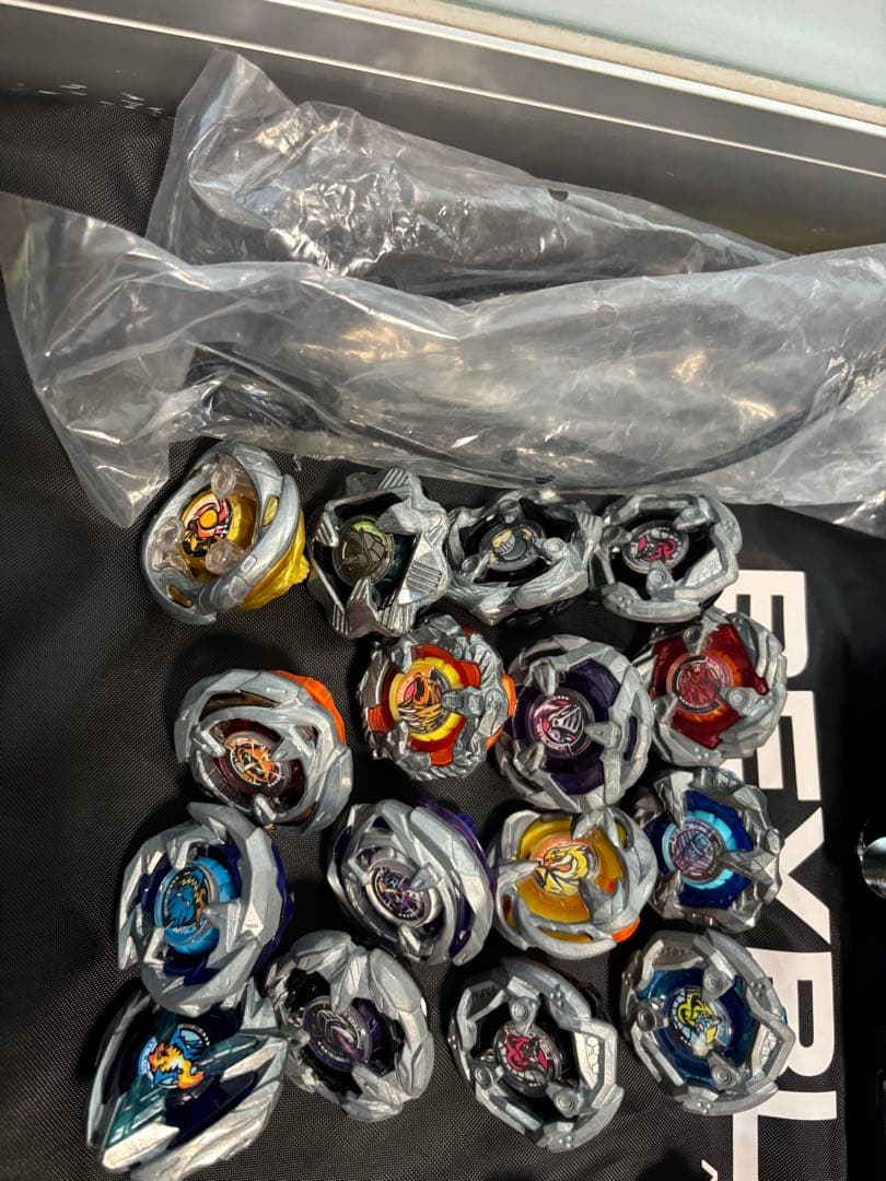 ベイブレードＸ　まとめ売り68個+おまけ1個