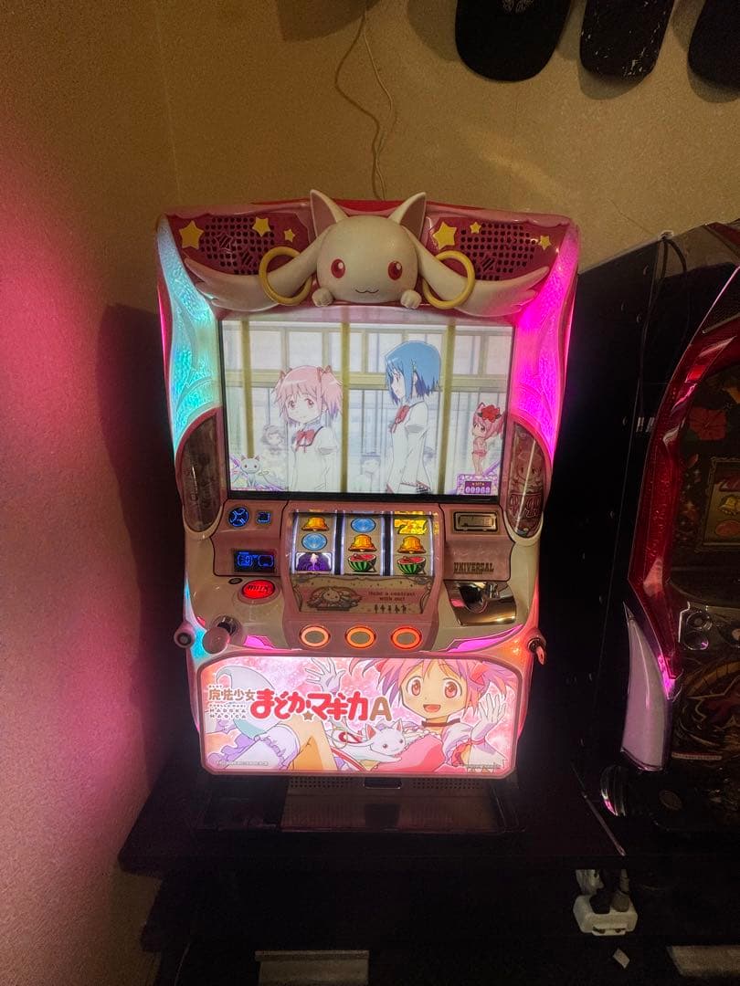 まどマギA パチスロ機　不要機付、(外せば小銭、100円10円で遊べます)