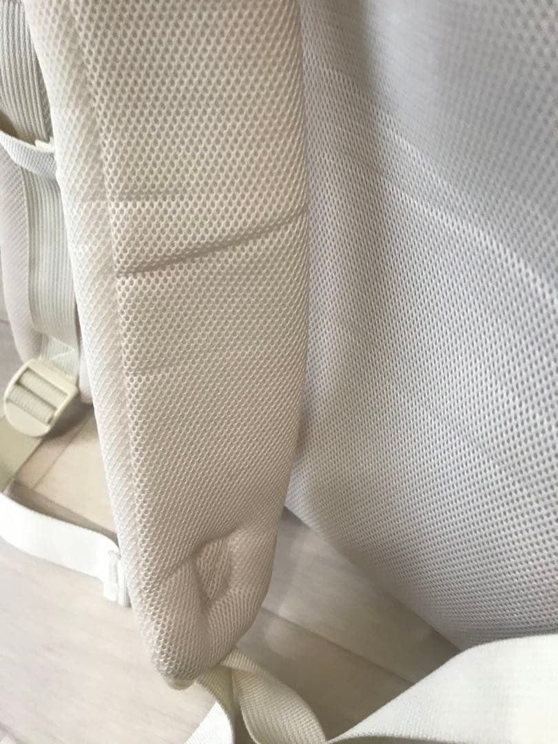 ホワイト メッシュ リュック型キャリーバッグmonchéri Mサイズ