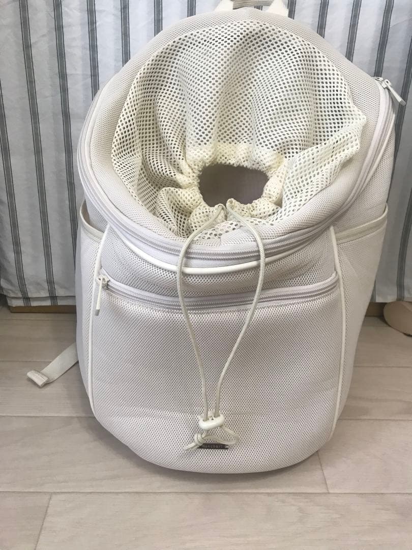ホワイト メッシュ リュック型キャリーバッグmonchéri Mサイズ