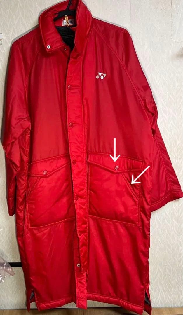 １回のみ着用クリーニング済男女兼用YONEXベンチコートフード付赤サイズL