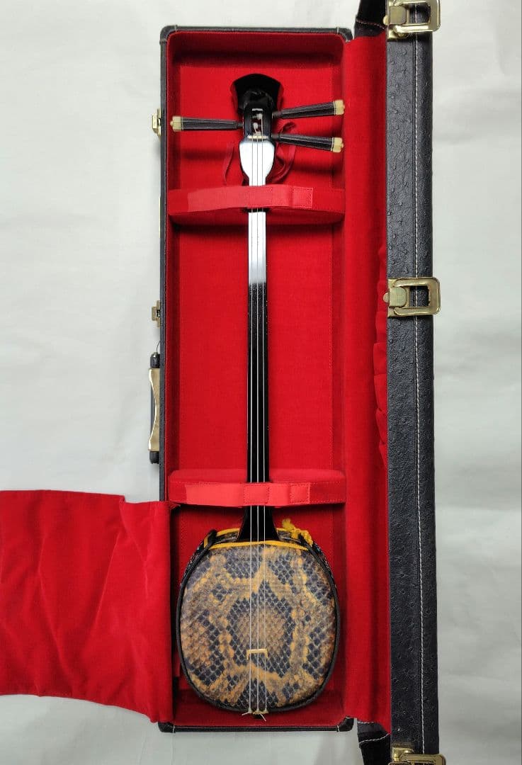 三線（沖縄三味線）　縞黒檀（もしくはカマゴン）棹