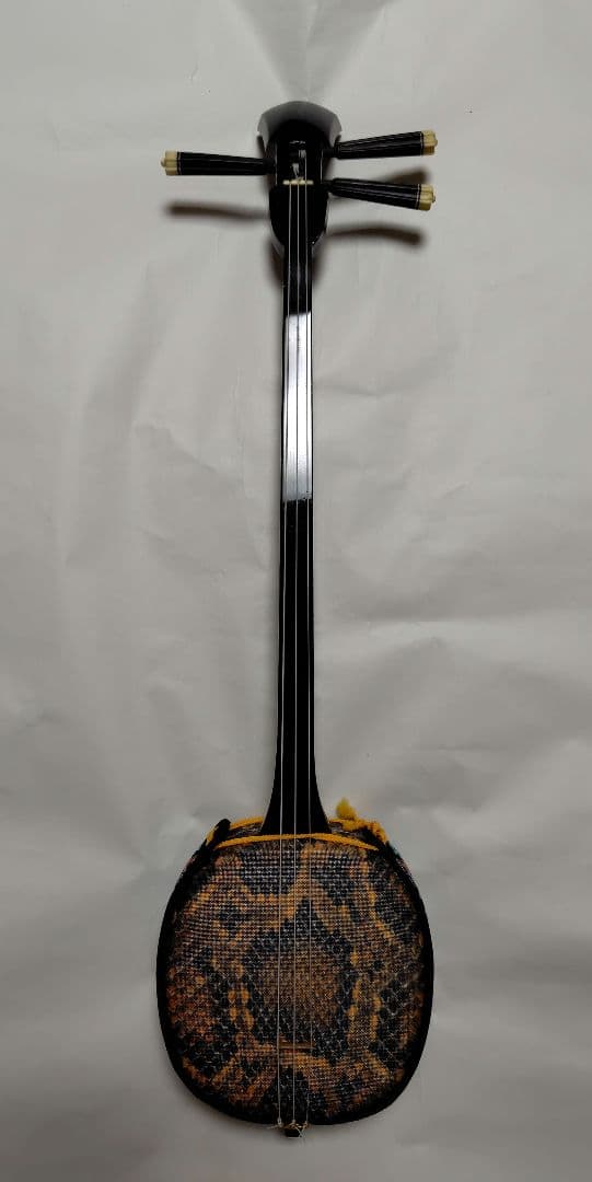 三線（沖縄三味線）　縞黒檀（もしくはカマゴン）棹