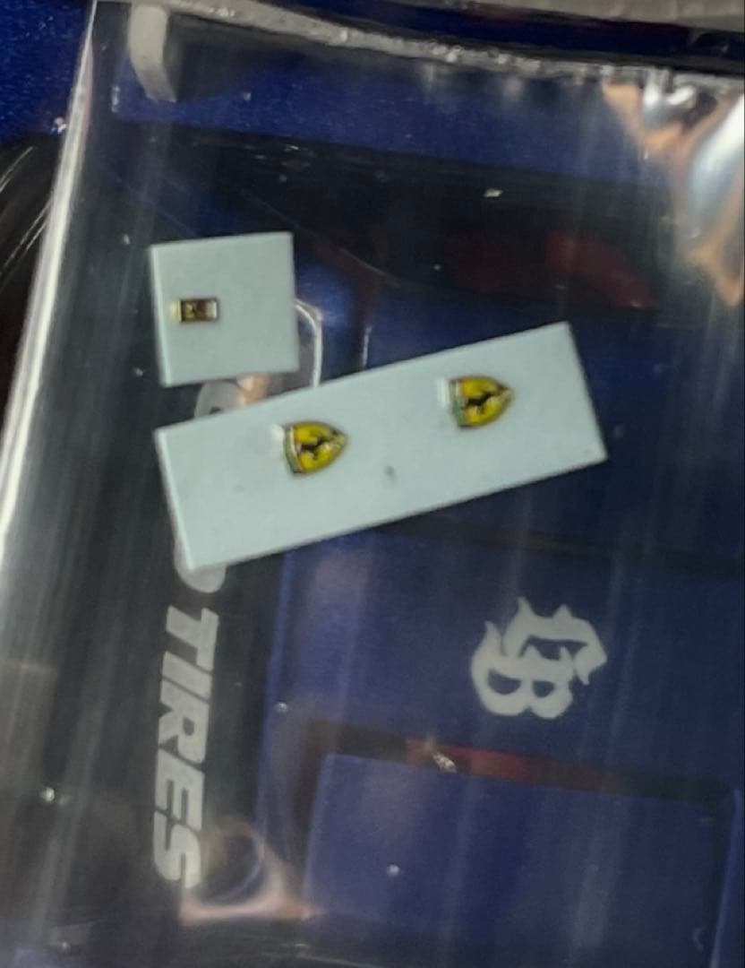 フェラーリF40 LBWK 1/64 ミニカー　ガルウィング開閉