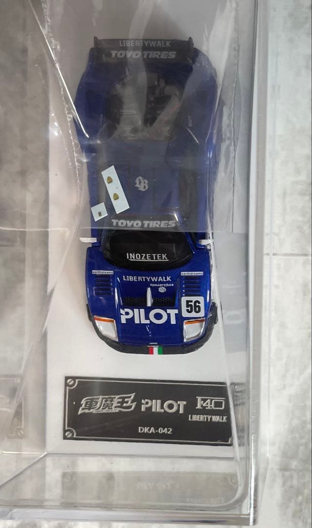 フェラーリF40 LBWK 1/64 ミニカー　ガルウィング開閉