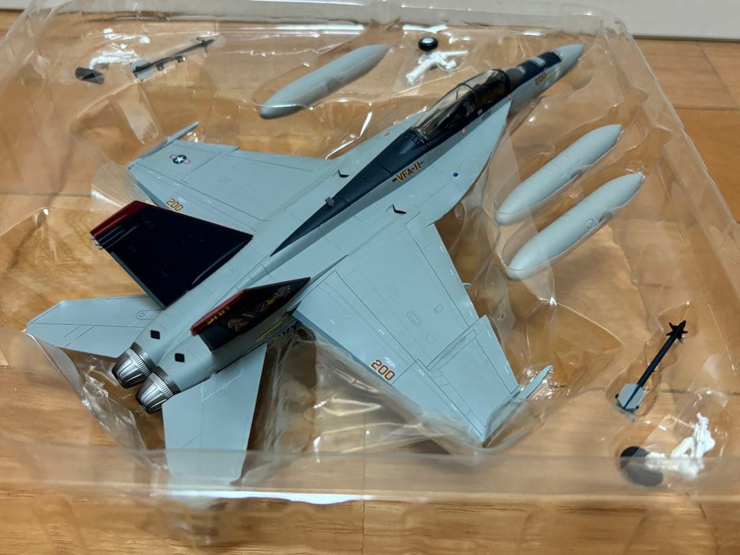 ドラゴン 1/72 F/A-18F SUPER HORNET VFA11 訳あり