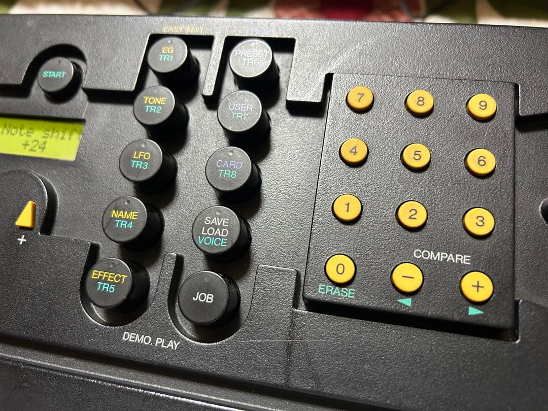 兵庫県神戸市よりYAMAHA EOS YS200 シンセサイザー送料込みです。