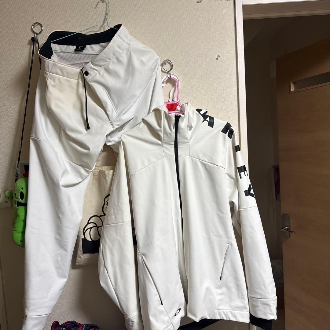 防寒対策に！OAKLEY フード付き裏地ベロア上下 ホワイト