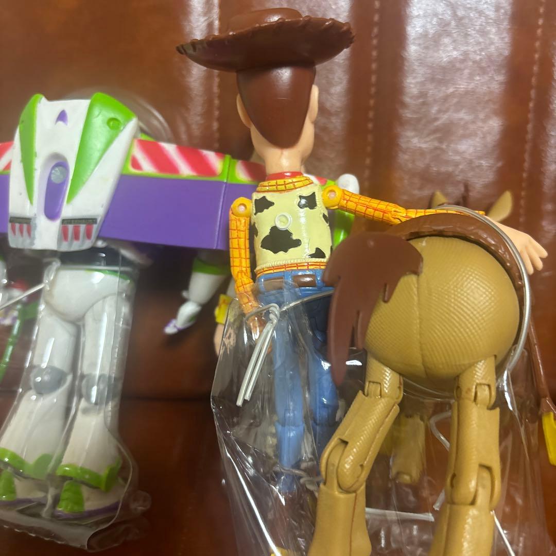 ディズニー　トイストーリー　ウッディ ジェシー　バズ　ブルズアイ フィギュア